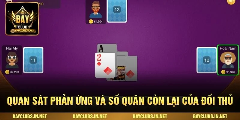 Quan sát phản ứng và số quân còn lại của đối thủ